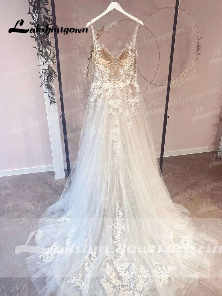 Corpiño sin forro de tul para vestido de novia de línea fluida con cuello en V, diseñado por Glow para bodas y playa