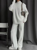 Conjunto de chándal de punto blanco para mujer de Glow, suéter de cuello alto y pantalón recto para otoño e invierno 2023.
