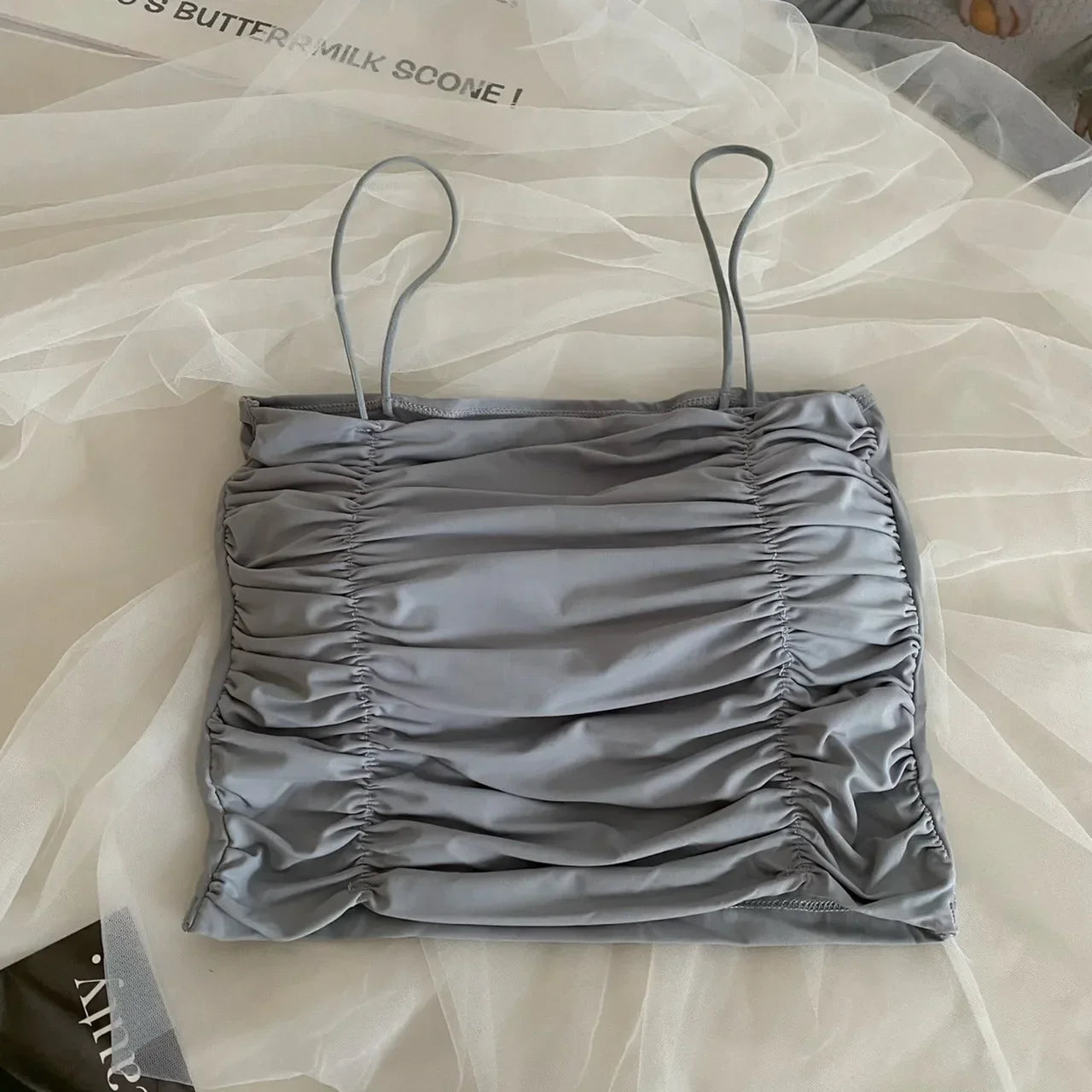Top corto sin mangas para mujer de la marca Glow, con tazas, ropa interior femenina y chaleco para niña, en color negro.