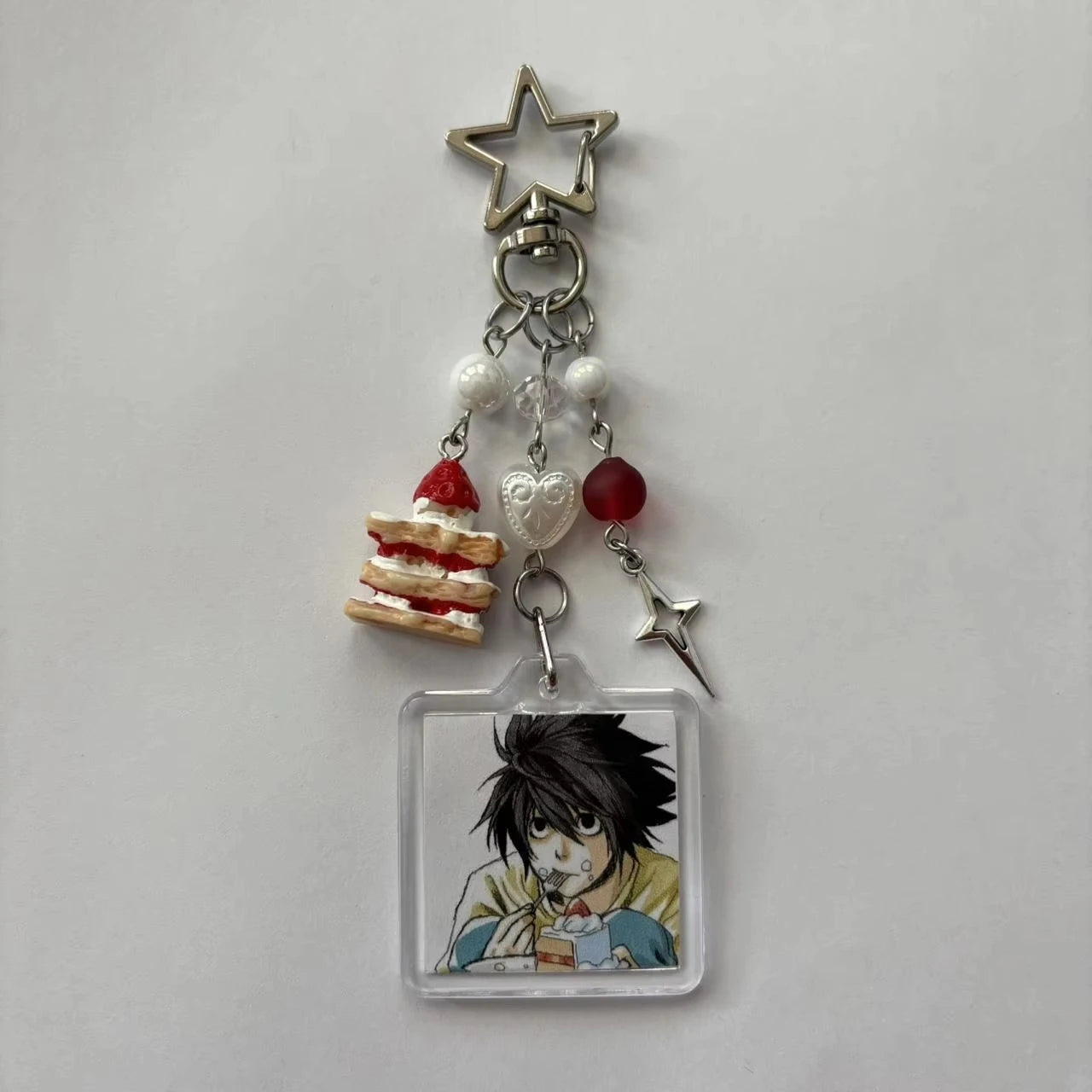 Llavero artesanal de anime Death Note L Lawliet en colores pastel con cuentas, perfecto como adorno para bolso o regalo navideño.