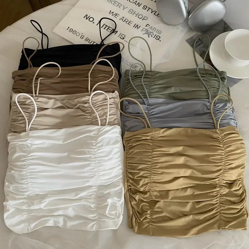 Top corto sin mangas para mujer de la marca Glow, con tazas y estilo de lencería, en color negro, visto desde el frente.
