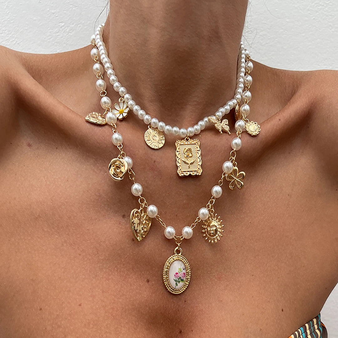 Collar de mujer Glow con colgante de mariposa, girasol y corazón, perla de imitación y diseño elegante, conjunto de 2 unidades.