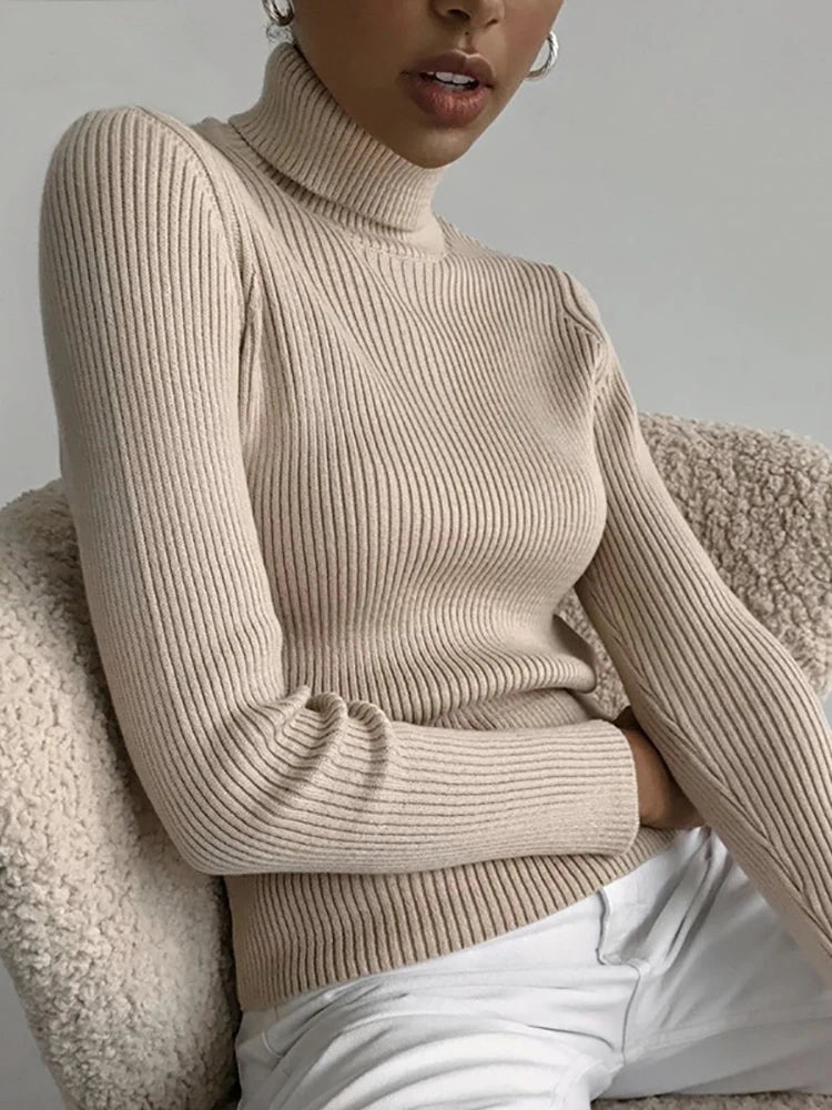 Suéter de cuello alto para mujer de cachemira, suave y básico en color neutro, de la marca Glow, ideal para otoño.