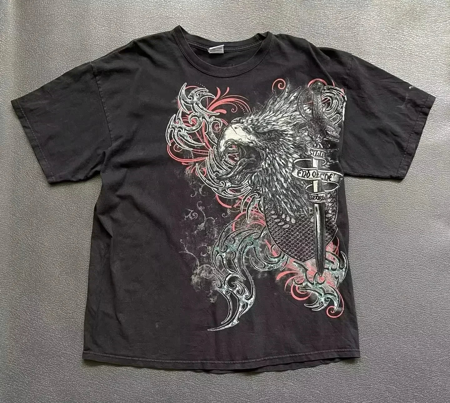 Camiseta blanca Y2K para hombre de Glow con estampado de letras, calavera y escritura sagrada, estilo retro y gótico de manga corta.