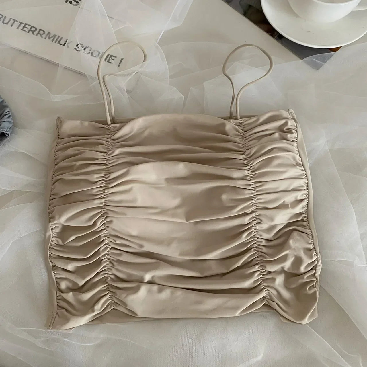 Top corto sin mangas para mujer de la marca Glow, con tazas y diseño ajustado, ideal como ropa interior o camisola femenina.