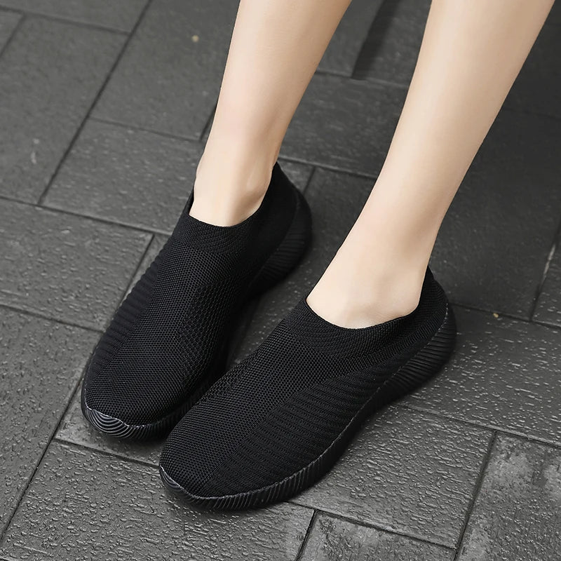 Zapatos de mujer a la moda de verano Glow con suela suave, mocasines ligeros y cómodos para caminar al aire libre.