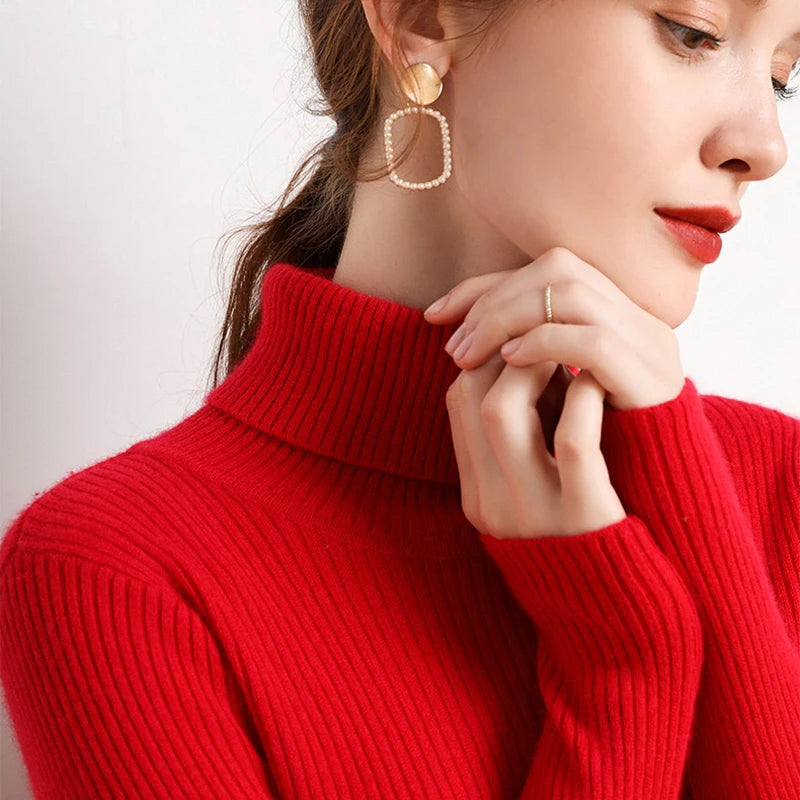 Suéter de cuello alto para mujer de cachemira de la marca Glow, suave y cómodo, ideal para otoño, en color neutro.