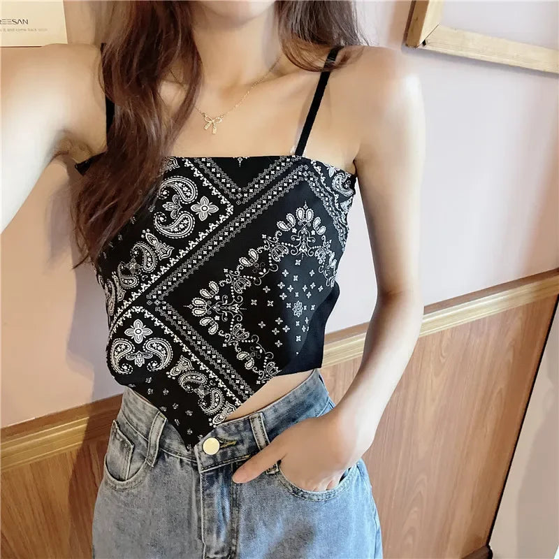 Top corto de satén con lazo en la espalda para mujer de Glow, blusa sin mangas con estampado bandana y tirantes finos.
