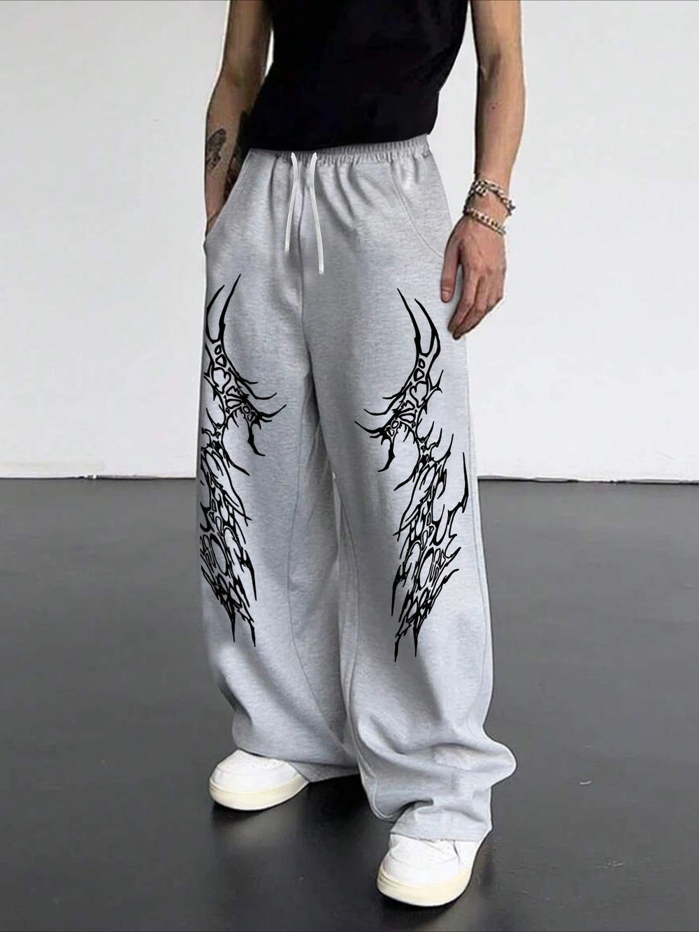 Pantalones largos rectos oscuros con rayas retro góticas de la marca Glow, estilo callejero y casual para exteriores.